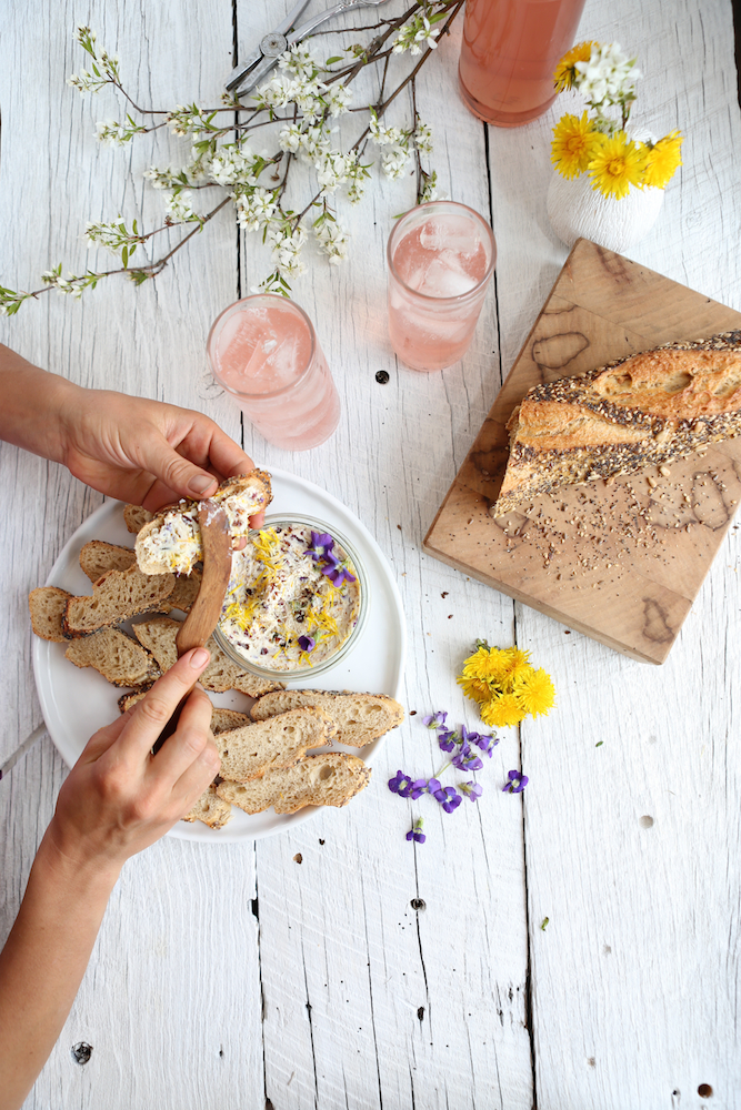 dandelion violet spread